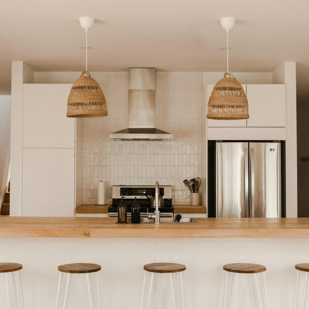 Arbeitsplatte in hellem Holz