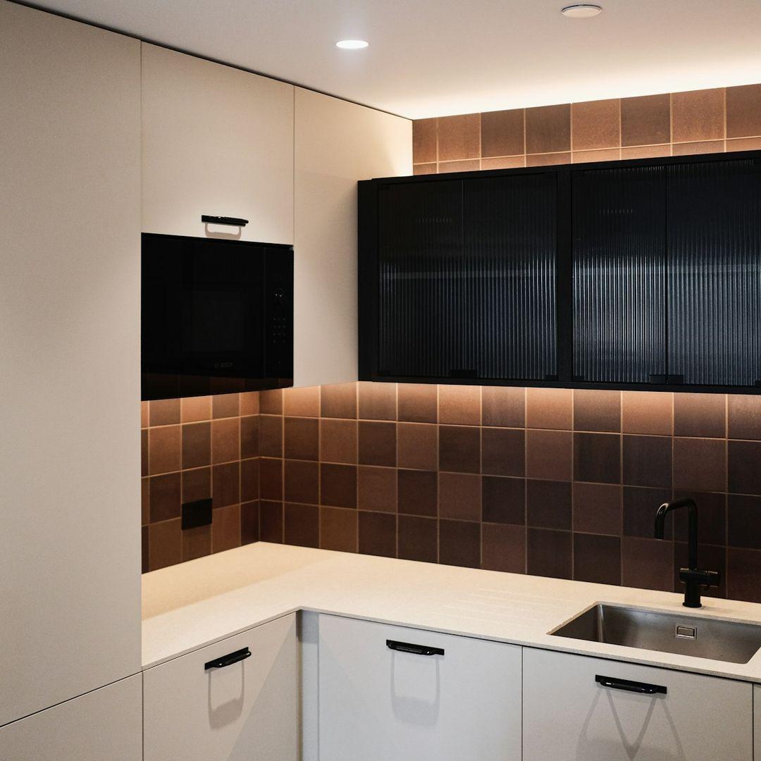 Küchenfliesen in 2 Brauntönen