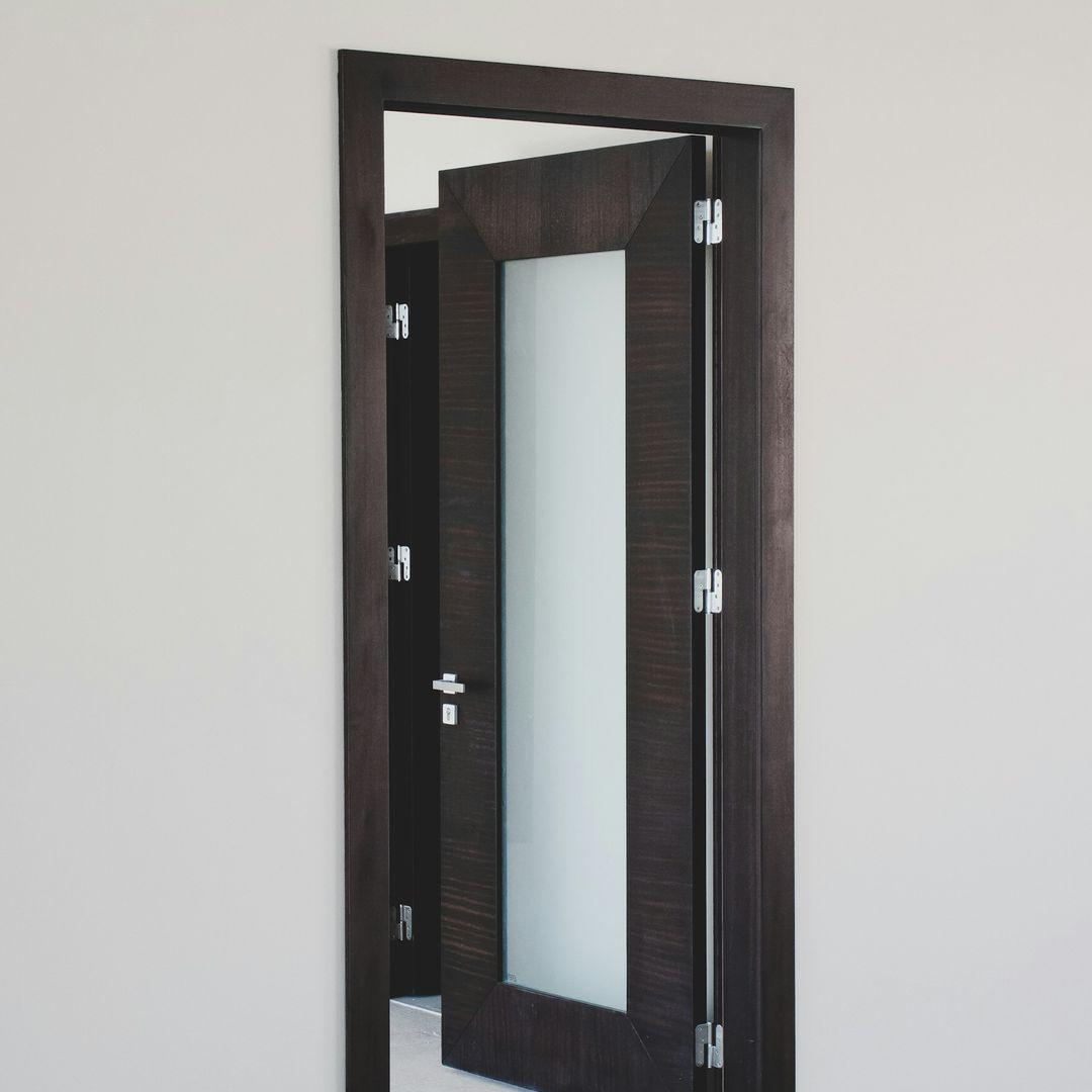 Türe mit Glaseinsatz