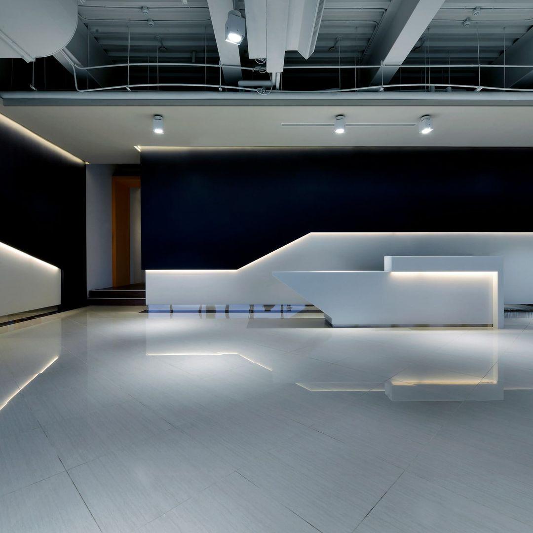 GroĆe Empfangstheke in WeiĆ