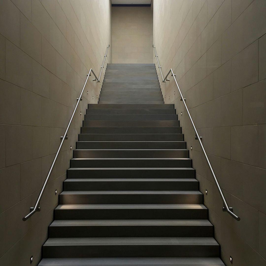 Steintreppe in Schwarz